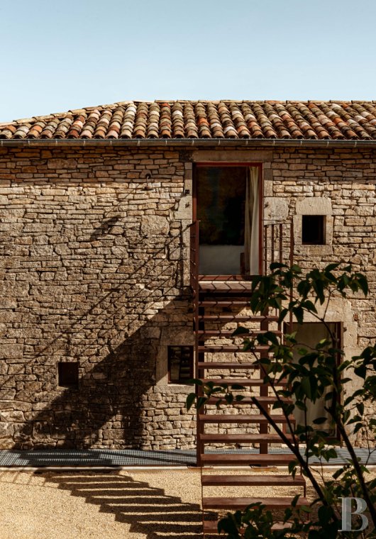 Dans le Gard, en bordure de l’Ardèche, un ancien mas restauré au milieu des oliviers, des vignes et des lavandes - photo  n°7